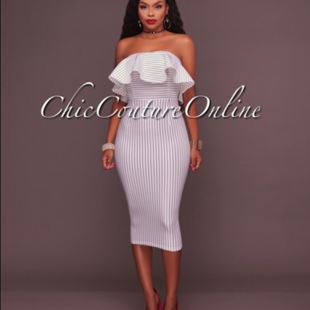 White off the shoulder ruffle dress 👗